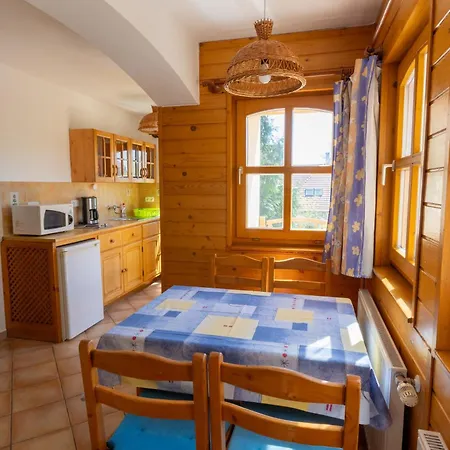 Πανσιόν Castle House 4*