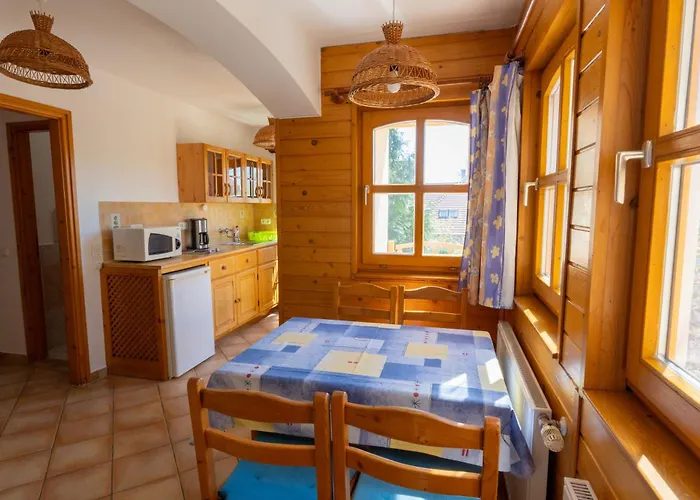 Πανσιόν Castle House 4*