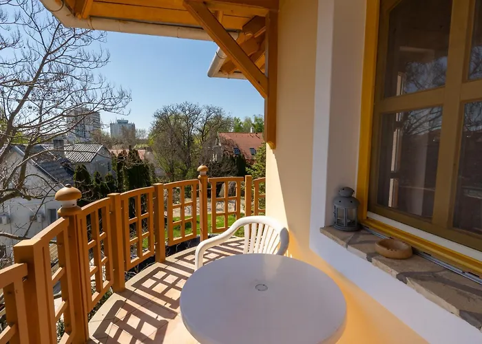 Πανσιόν Castle House 4*